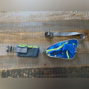 Running belt with water holder reflective blue chartruesse